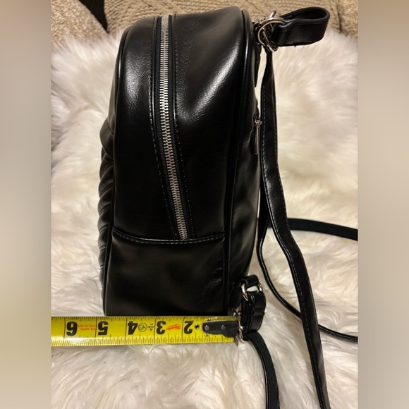 💛💚DAVID JONES  PARIS 
Black Leather 🎒 BACKPACK.💛💚 - Picture 14 of 15